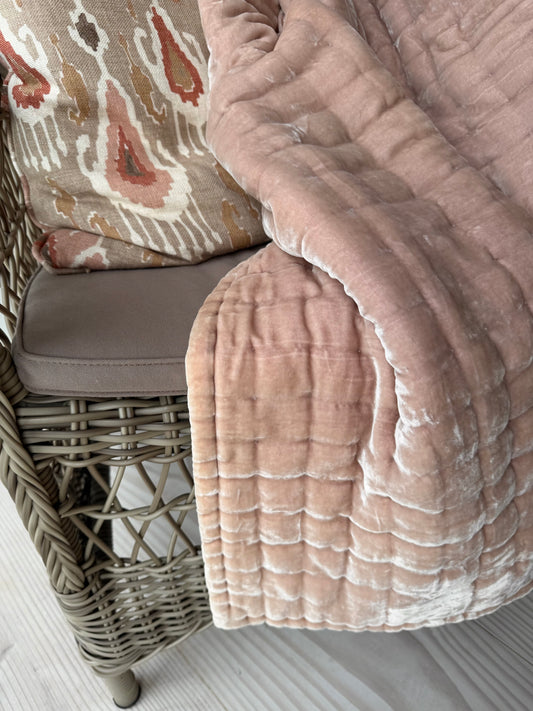 Plaid / Sengetæppe i silkevelour, Rosa Beige