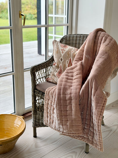 Plaid / Sengetæppe i silkevelour, Rosa Beige