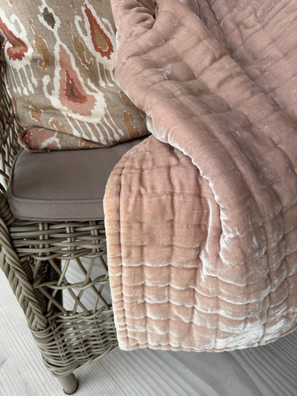 Plaid / Sengetæppe i silkevelour, Rosa Beige