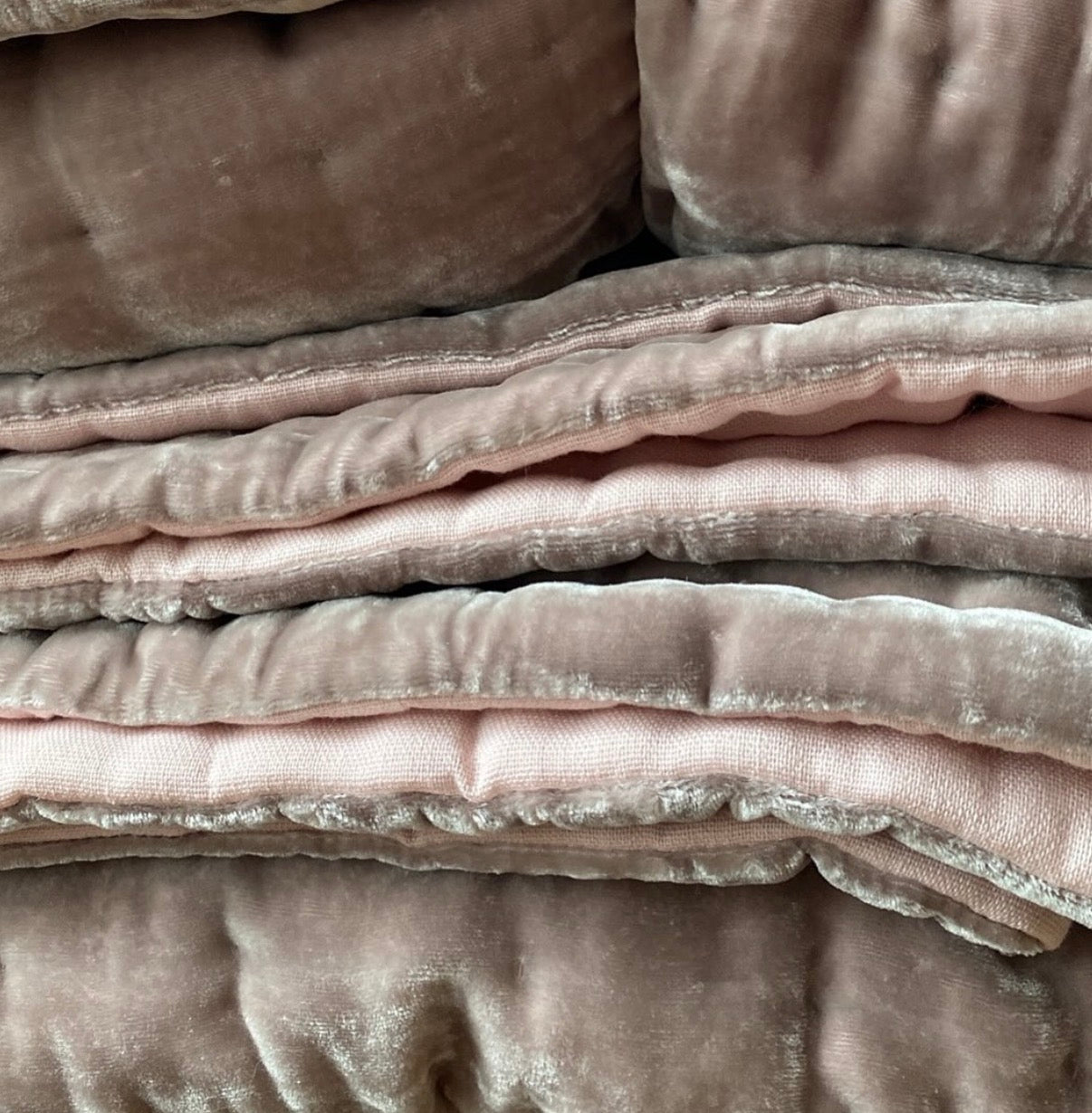 Plaid / Sengetæppe i silkevelour, Rosa Beige