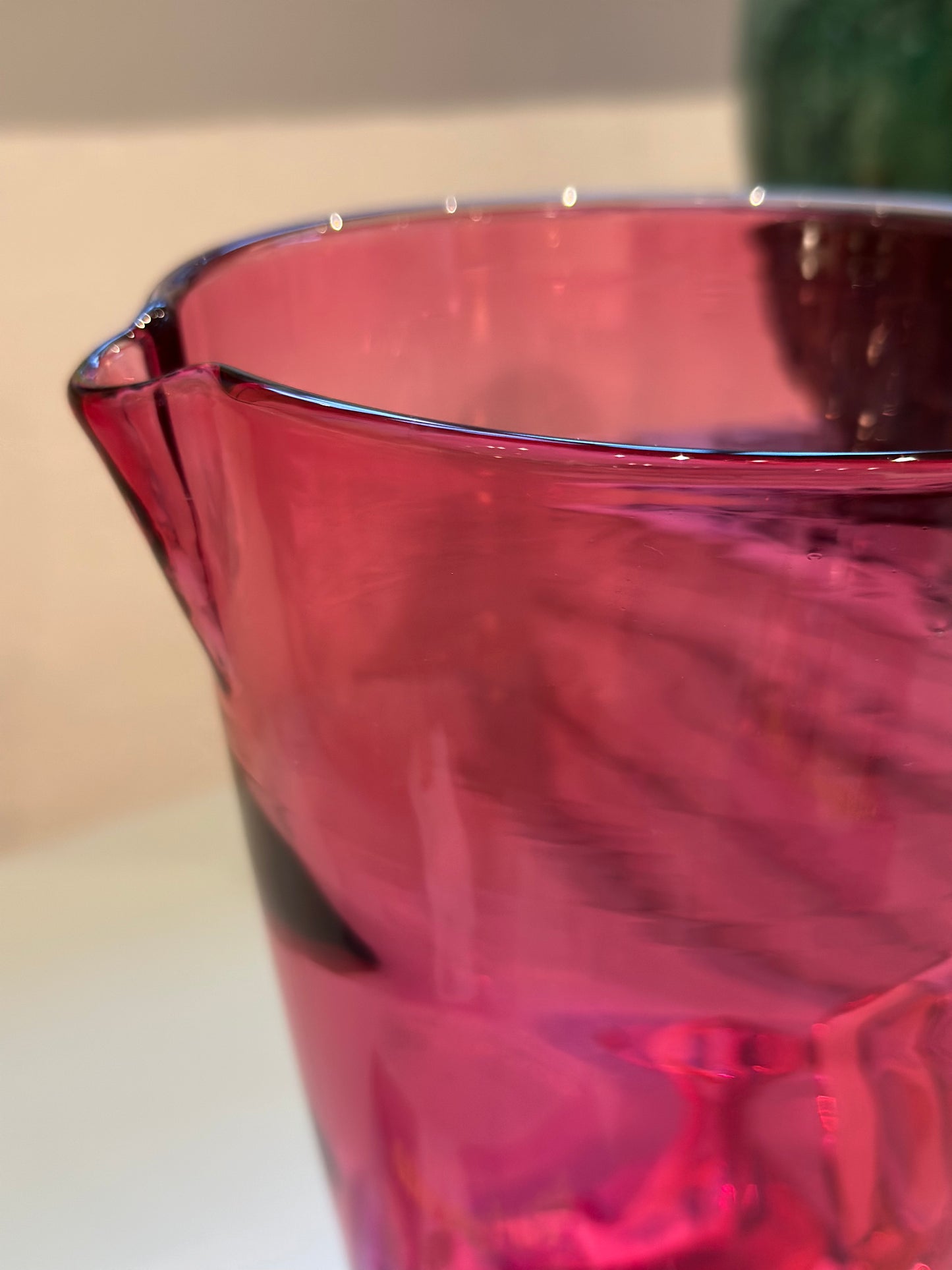 Mundblæst glaskande, Cherry