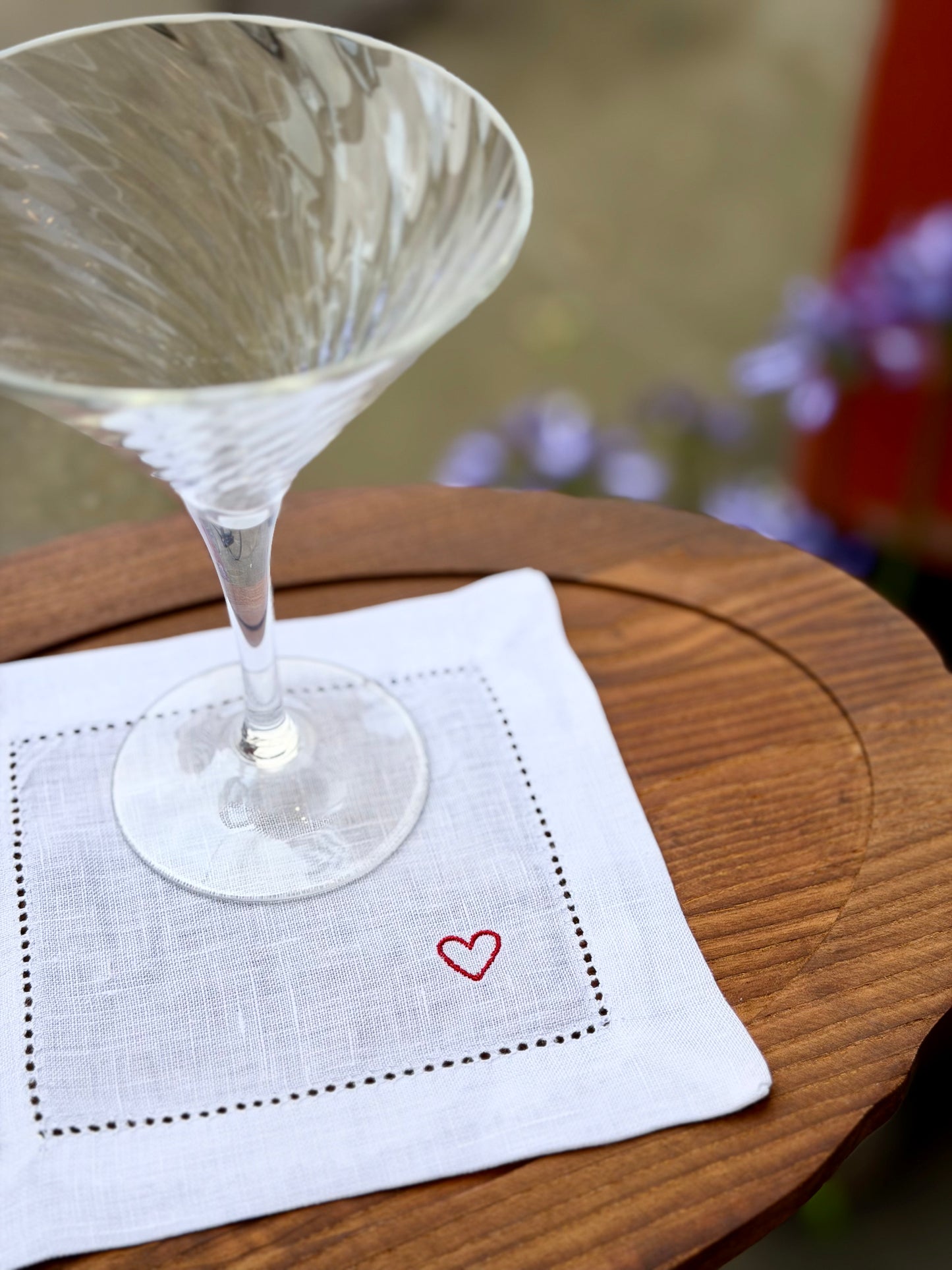 Cocktailserviet med broderet hjerte